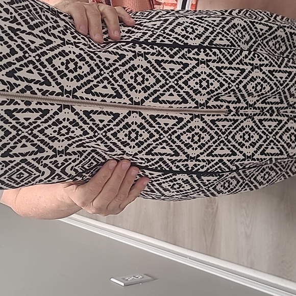 Dress - Picture 2 of 4